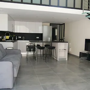 Apartment Loft Chic Et Moderne, Déco Industrielle, Beausoleil